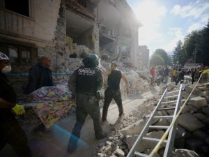 المجلة شبهت ضحايا الزلزال بالمعركونة الإيطالية - أرشيف