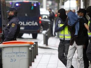  حجز أسلحة بيضاء من مختلف الأحجام، ومعدات معلوماتية، وآلة للتلحيم