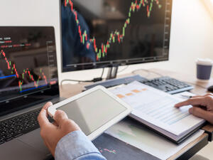 10 Company Stocks to Watch in 2022