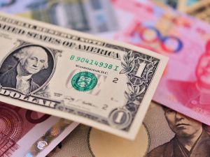 US dollar rises, UK sterling up as yen, Euro, Aussie dip