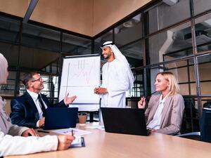 ارتياح في الإمارات والخليج إزاء وقف رفع الفائدة