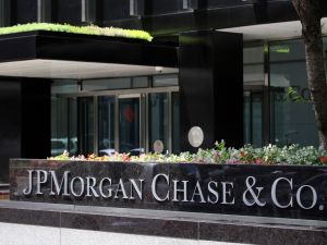 JPMorgan takes the lead with nearly $2t in deposit