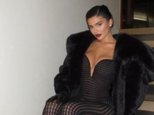 Kylie wears lion's head for Paris Fashion Week