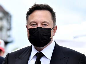 Musk Asks Twitter If He Should Sell 10 Percent of Tesla Stock