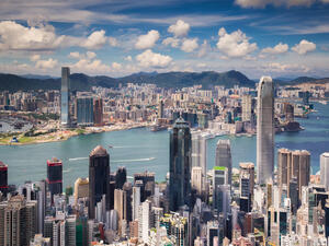 Hong Kong, Beijing Leaders Meet to Discuss Economy Reviving Plans 