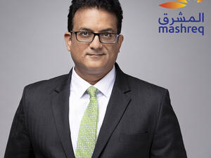 تعاون بين المشرق و"سكاي واردز طيران الإمارات" للإعلان عن مزايا جديدة لبرنامج مكافآت "سلام"