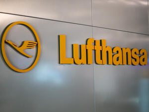 Lufthansa Offers ‘Sleeper's Row’ In Economy Class for Long-Haul Flights