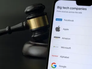 Tech This Week: Tech Giants on Regulators Radar, Snapchat Ends 'Controversial' Filter