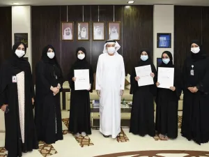 زكي نسيبة يُكرّم الطالبات الفائزات في مسابقة "مسبار الأمل الأدبية"
