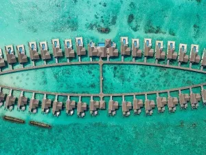 احصل على إقامة مجانية في فيلا ووتر صن رايز بمنتجع Fairmont Maldives Sirru Fen Fushi