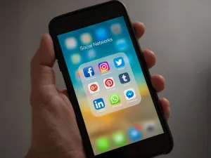 تطبيقات التواصل الاجتماعي تتحد لمواجهة فيروس كورونا