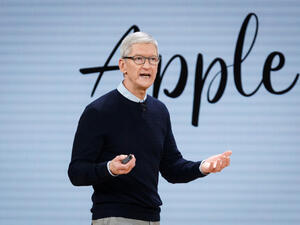 Apple's Tim Cook Joins Billionaire Club for the First Time