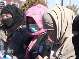 أفغانيات يتظاهرن في كابول دفاعا عن الحجاب