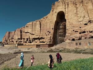 البحث عن كنز ضخم من الذهب الخالص تحت تمثال بوذا بافغانستان