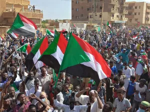 حمدوك يأمر بتأمين مظاهرات الخميس والشروع بإجراءات إطلاق المعتقلين