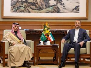 وزيرا الخارجية السعودي فيصل بن فرحان آل سعود والإيراني حسين أمير عبداللهيان خلال لقائهما في بكين