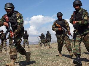 مقتل 5 جنود باكستانيين في اطلاق نار من أفغانستان