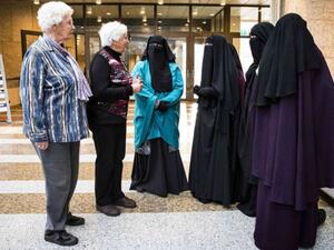 سويسرا تغلظ عقوبة مخالفي حظر البرقع