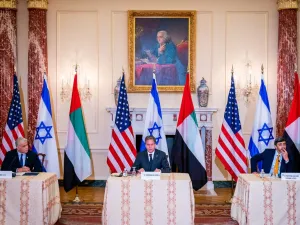 عبد الله بن زايد يعتزم زيارة إسرائيل قريبا