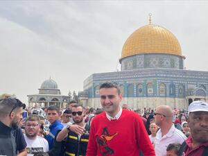 الشيف بوراك يؤدي صلاة أول جمعة من رمضان في الاقصى