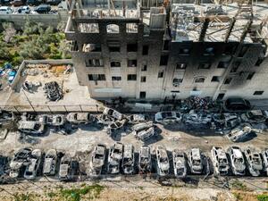 سيارات احرقها مستوطنون خلال هجومهم على حوارة مساء الاحد