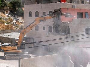 35 فلسطينيا معظمهم أطفال بلا مأوى بعد هدم اسرائيل بناية القدس