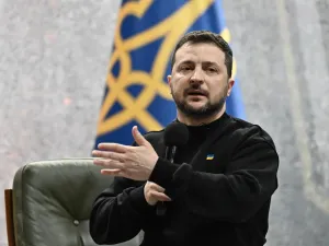 زيلينسكي: روسيا تدك دفاعاتنا في باخموت والوضع "يزداد تعقيدا"