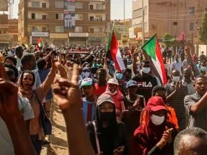 حمدوك: اطلاق المعتقلين وعودة المؤسسات قبل أي حوار مع العسكر