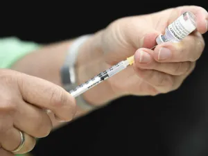 لجنة الأوبئة في الأردن توصي بجرعة ثالثة من لقاح كورونا