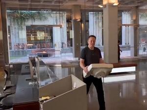 ماسك يستعد لطرد نصف العاملين في تويتر