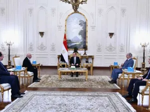 السيسي يستقبل حفتر 