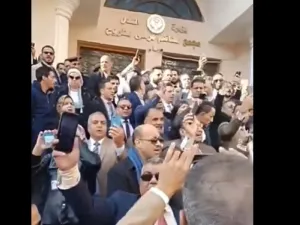 محامو مصر ينهون اضرابهم بعد الافراج عن زملائهم في "مطروح"