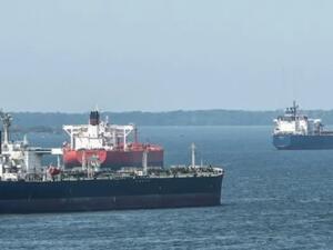 إيران تفرج عن طاقمي ناقلتين يونانيتين تحتجزهما في الخليج