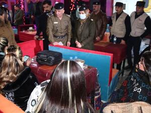 حملة امنية على ملاهي بغداد بعد فيديو الطفل والراقصة (صور)