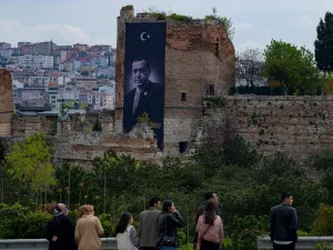 اردوغان يعلق انشطته الانتخابية ليوم الاربعاء "بناء على نصيحة الاطباء"