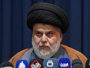 مقتدى الصدر يطلب من أعضاء كتلته تقديم استقالاتهم