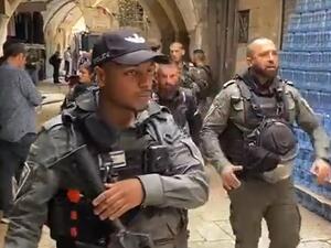 إصابة جنديين إسرائيليين في عملية طعن بالقدس واستشهاد المنفذ