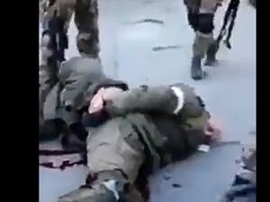 جنود اوكرانيون يطلقون النار على الاسرى الروس ويعذبونهم بوحشية