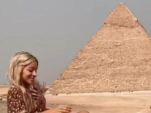 سائحة تتعرى أمام تمثال أبو الهول وبيان رسمي يكشف التفاصيل