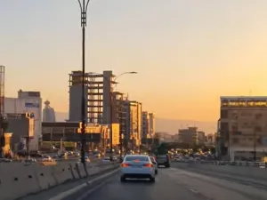 "فاعل خير" مزعوم يغتصب امرأة بعد تخديرها ويهددها بالصور