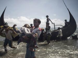 إنقاذ عشرات اللاجئين الروهينغا بعدما تركهم مهربون على جزيرة