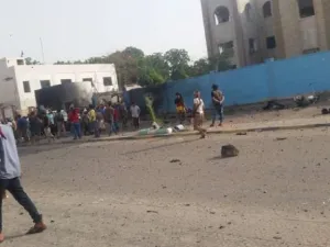 تفجيران احدهما انتحاري يستهدفان مركزا للشرطة ومعسكرا في عدن 