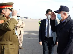 وزير الدفاع التركي يشارك في احتفال تخريج دفعة للجيش الليبي