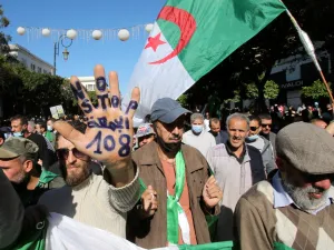 مظاهرات حاشدة بالجزائر
