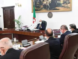 استقالة الحكومة الجزائرية