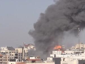 الطيران الإسرائيلي يدمر بنك الإنتاج الوطني في غزة