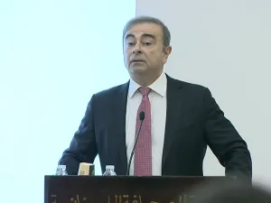 غصن يعتذر للبنانيين عن زيارته إسرائيل