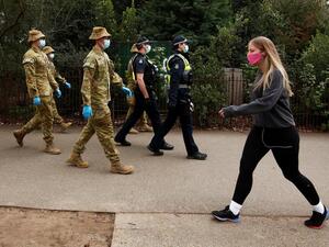 وفاة بكورونا كل دقيقة بأميركا ومخاوف من موجة ثانية في أوروبا