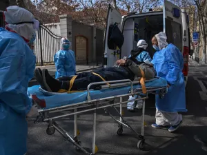 الصين تسجل اكبر عدد وفيات خلال يوم واحد بفيروس كورونا والقلق يتصاعد حول العالم
