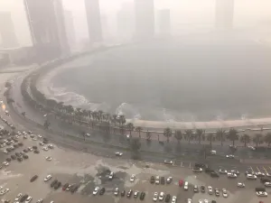 أمطار غزيرة وفيضانات تتسبب بإلغاء وتأجيل رحلات بمطار دبي